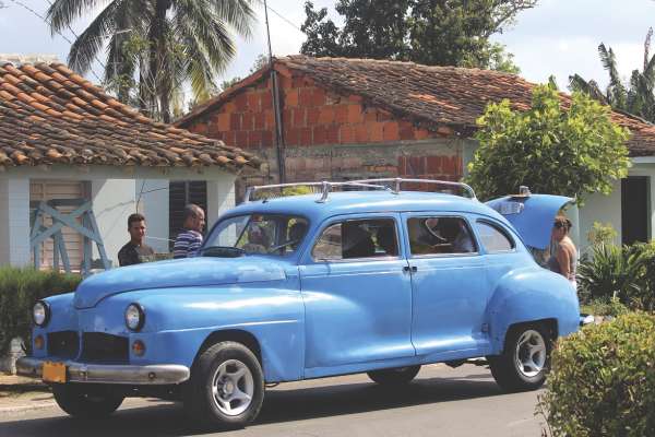 Blue taxi in La Havana