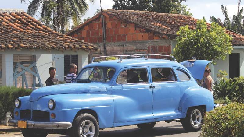 Blue taxi in La Havana