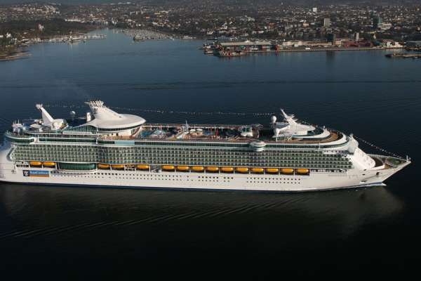 Independence of the Seas sails into Oslo